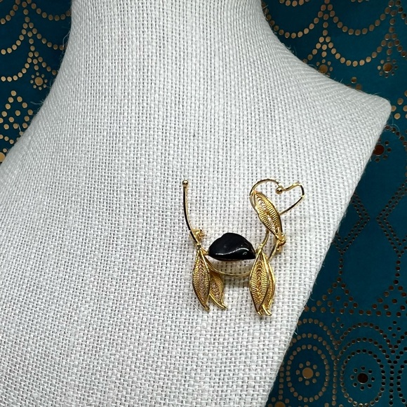 Doggie Filigree Black Nephrite Figural Pin/Brooch - Picture 6 of 6